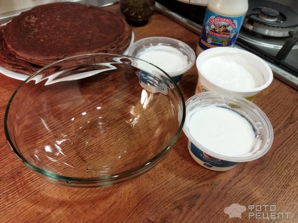 Рецепт: Блинный торт с творожным кремом - протёртая черная смородина, шоколадная глазурь, орехи и много эмоций