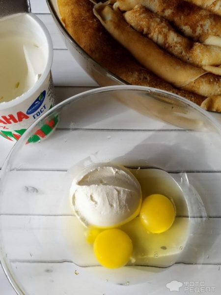 Рецепт: Пирог из блинных рулетов - с куриной печенью