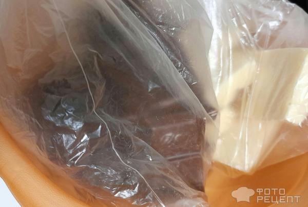 Рецепт: Торт "Кошечка" на день рождения девочке - Бисквитный торт "Кошечка" с масляным кремом и черешней. И кексы "Кошачьи лапки".