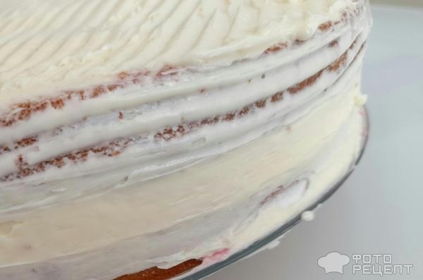 Рецепт: Торт "Кошечка" на день рождения девочке - Бисквитный торт "Кошечка" с масляным кремом и черешней. И кексы "Кошачьи лапки".