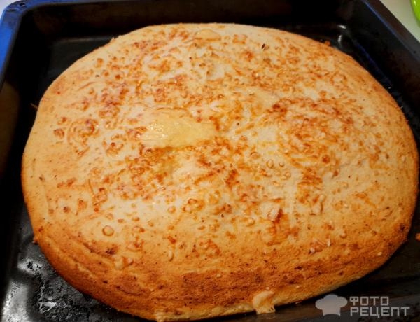 Рецепт: Творожно-сырная лепешка - Очень быстрая лепешка или ленивая коврижка из творога с сыром. Похоже на хачапури