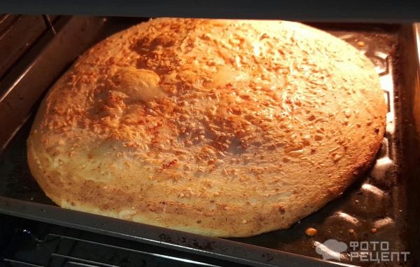 Рецепт: Творожно-сырная лепешка - Очень быстрая лепешка или ленивая коврижка из творога с сыром. Похоже на хачапури