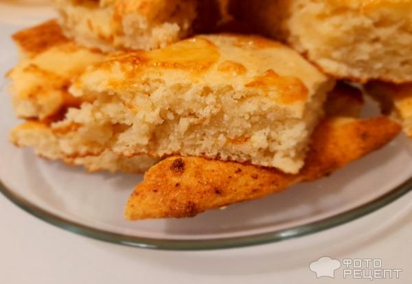 Рецепт: Творожно-сырная лепешка - Очень быстрая лепешка или ленивая коврижка из творога с сыром. Похоже на хачапури