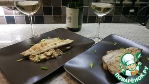 Сибас с белым вином и грибами