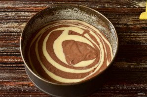 Пирог "Зебра" с бананом