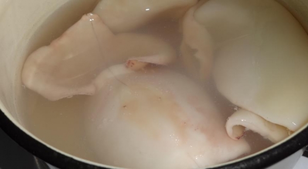 Салат с кальмарами, брынзой и зелёным горошком, пошаговый рецепт с фото