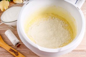 Сметанный торт с вареньем