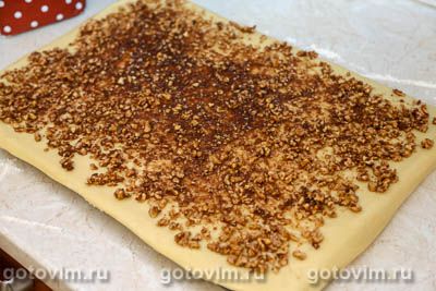 Пасхальный венок с грецкими орехами и корицей