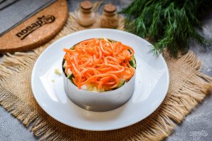 Слоеный салат с тунцом и картофелем Слоеный салат с тунцом и картофелем