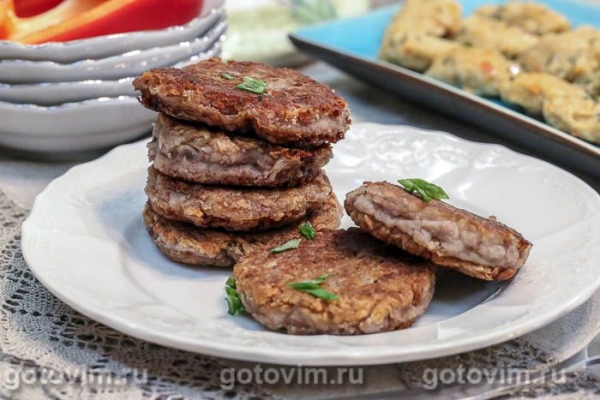 Постные котлеты из фасоли с картофелем Постные котлеты из фасоли с картофелем