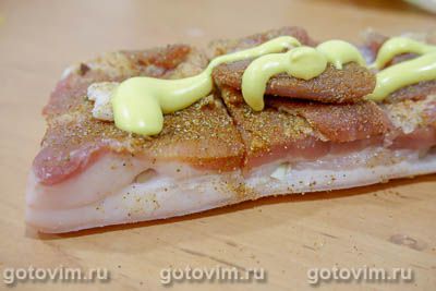 Свиная грудинка, запечённая с горчицей в духовке