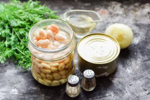 Салат из рыбных консервов с фасолью