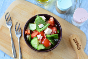 Салат с фетаксой и крабовыми палочками Салат с фетаксой и крабовыми палочками