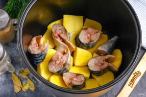 Скумбрия с картошкой в мультиварке Скумбрия с картошкой в мультиварке