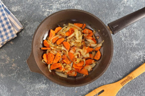 Судак на овощной подушке