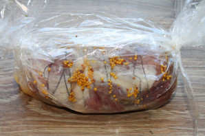 Рулет из свинины в духовке в рукаве Рулет из свинины в духовке в рукаве