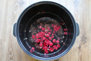 Компот из замороженных ягод в мультиварке