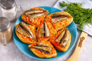 Бутерброды со шпротами и морковью Бутерброды со шпротами и морковью