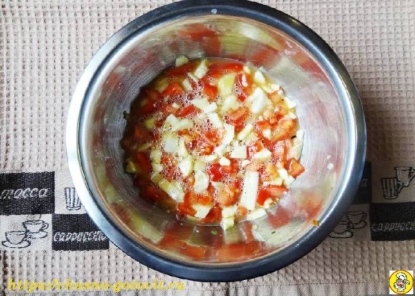 Фаршированные кабачки лодочки в духовке с овощами
Фаршированные кабачки лодочки в духовке с овощами