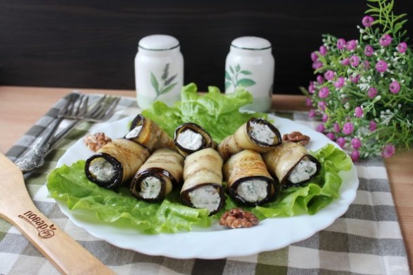 Рулетики из баклажанов с творогом и грецкими орехами Рулетики из баклажанов с творогом и грецкими орехами