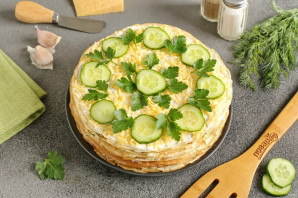 Блинный торт со шпротами