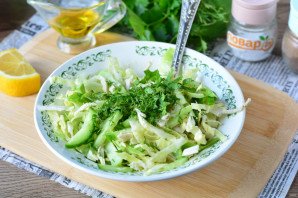 Салат с курицей и белокочанной капустой