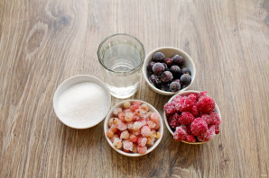 Компот из замороженных ягод в мультиварке