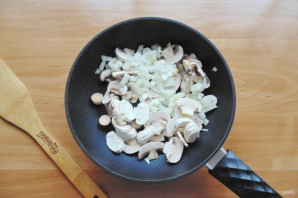 Киш с грибами и шпинатом