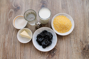 Кукурузная каша с черносливом
