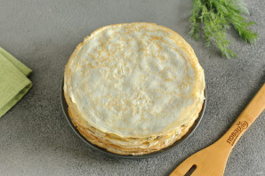 Блинный торт со шпротами