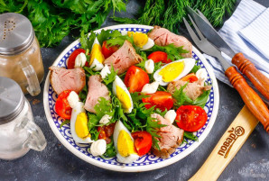 Салат с ростбифом и рукколой