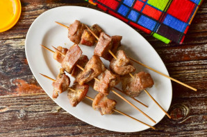 Шашлык из свинины в духовке на шпажках Шашлык из свинины в духовке на шпажках