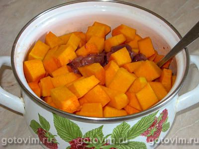 Куриная печень и сердечки, тушенные с тыквой Куриная печень и сердечки, тушенные с тыквой