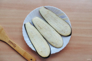 Рулетики из баклажанов с творогом и грецкими орехами Рулетики из баклажанов с творогом и грецкими орехами