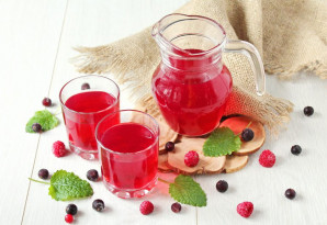 Компот из замороженных ягод в мультиварке