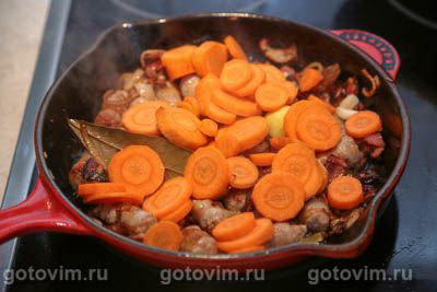Дублинский коддл или овощное рагу с беконом и свиными колбасками (Dublin coddle)