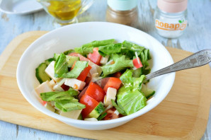 Салат с фетаксой и крабовыми палочками Салат с фетаксой и крабовыми палочками