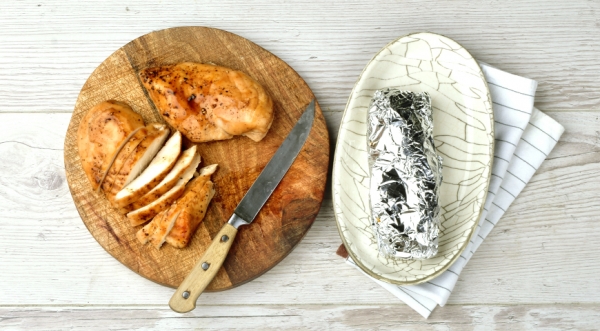 Салат с грудкой цыпленка, яйцом-пашот и соевым дрессингом, пошаговый рецепт с фото