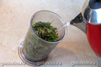 Как покрасить яйца крапивой