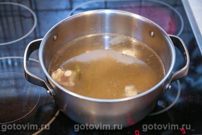 Бульон говяжий с овощными клецками