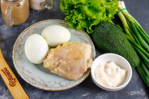 Салат из авокадо с курицей