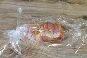 Рулет из свинины в духовке в рукаве Рулет из свинины в духовке в рукаве