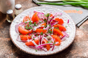 Закуска из помидоров и лука к шашлыку