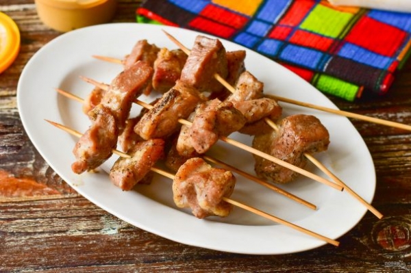 Шашлык из свинины в духовке на шпажках Шашлык из свинины в духовке на шпажках