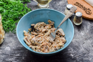 Салат из рыбных консервов с фасолью