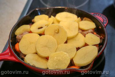 Дублинский коддл или овощное рагу с беконом и свиными колбасками (Dublin coddle)