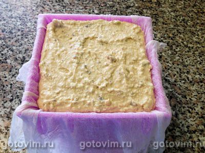 Пасха с вареной сгущенкой и грецкими орехами