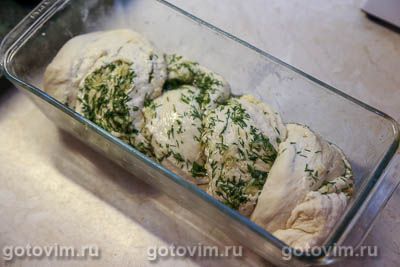 Плетеный хлеб с чесноком и укропом (без яиц и молока) Плетеный хлеб с чесноком и укропом (без яиц и молока)
