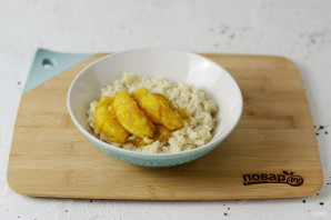 Рисовая каша с апельсиновым соусом