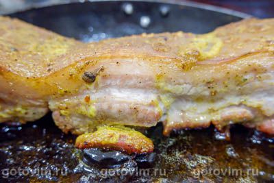 Свиная грудинка, запечённая с горчицей в духовке